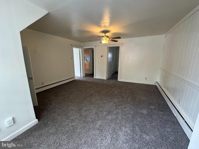 261 N York St Unidad CARRIAGE HOUSE