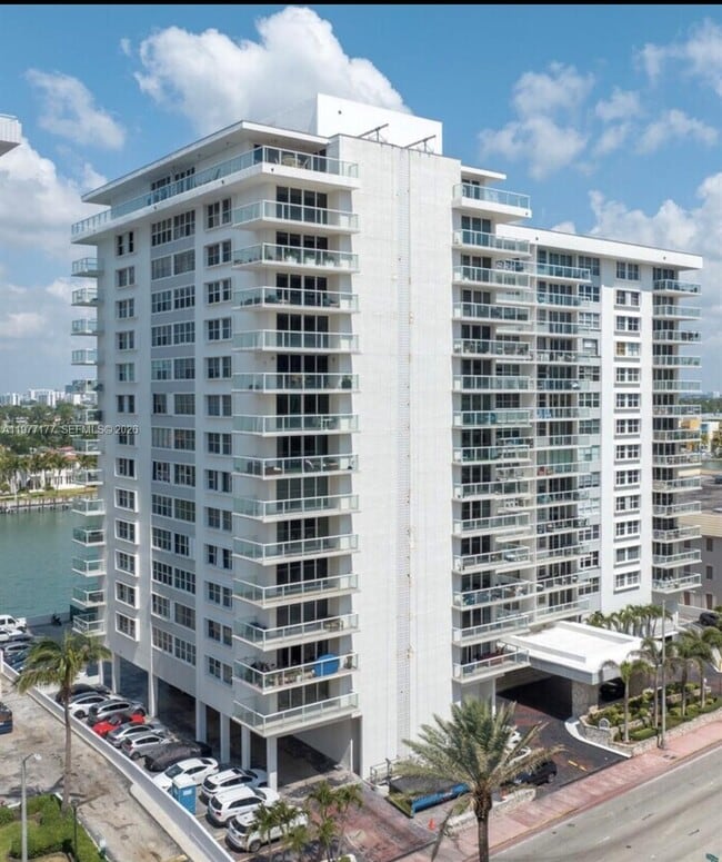 Building Photo - 5750 Collins Ave Unit 6G