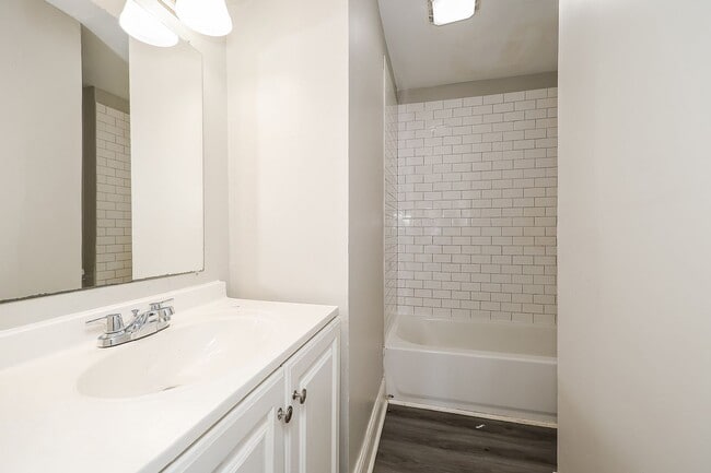 Photo - 4833 Greenwood Terrace