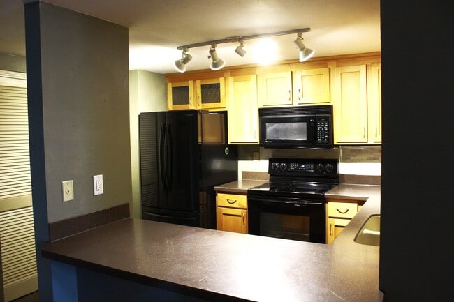 Building Photo - 2 Bedroom 2 Bathroom Condo Unit 423