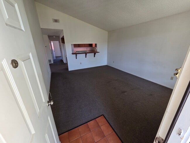 963 Skyline Dr