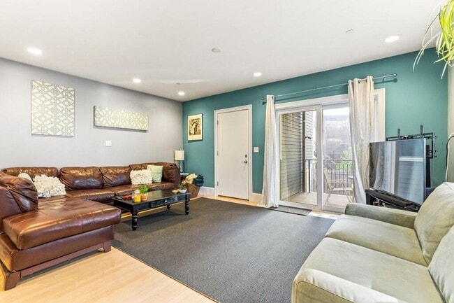 Photo - 235 Dorchester St Unidad 1