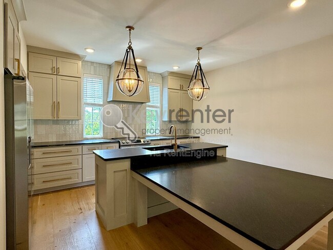 Photo - 1072 Amelia Ct