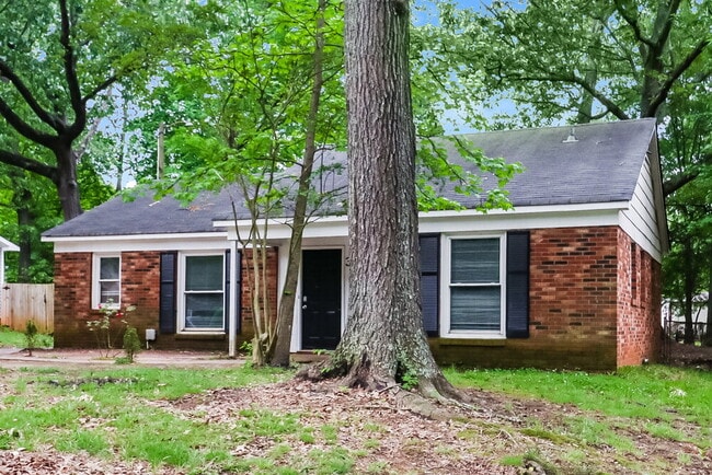 Photo - 323 Huntsmoor Dr