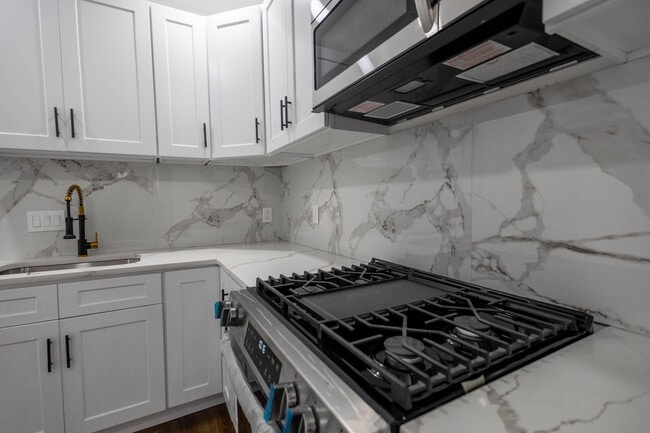 Photo - 3205 E Monument St