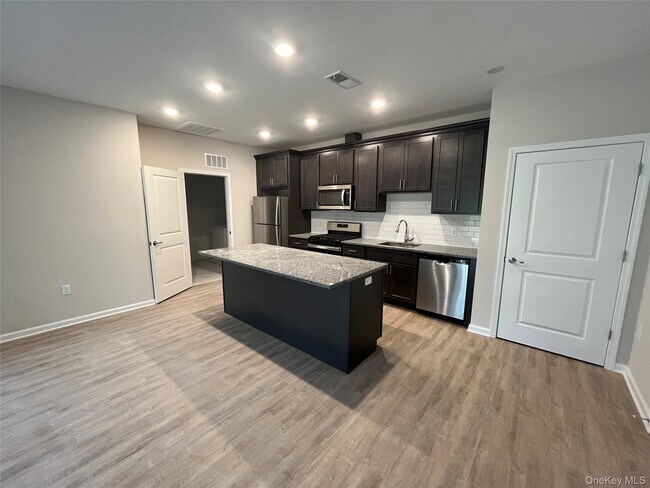 Photo - 414 Tower Ridge Cir