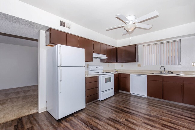 Photo - Glenbrook Apartments