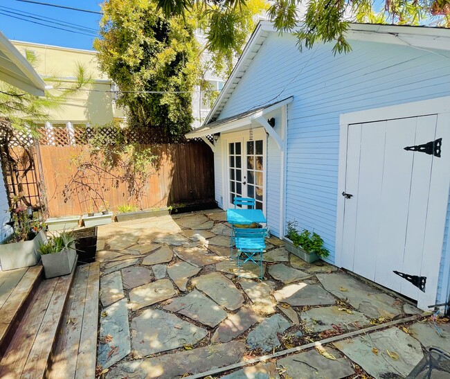 Building Photo - 1204 N Spaulding Ave Rental