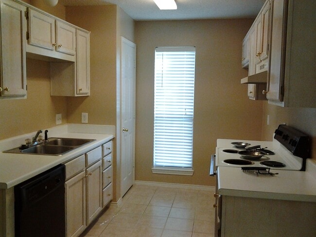 Photo - 545 Kirkland Ln
