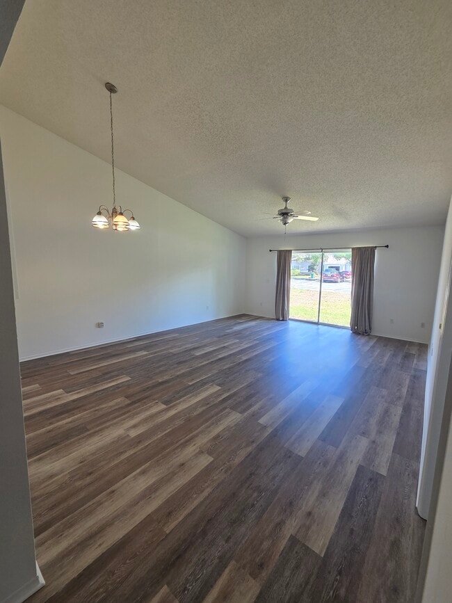 Photo - 1632 Tudor Ln