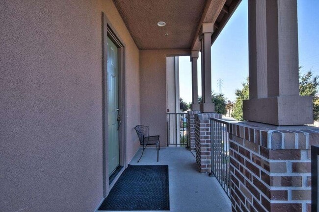 Photo - Beautifully Updated Union City Townhome w/ Community Amenities & Vaulted Ceilings