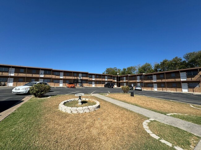 Eastgate Ridge Apartments-1015 N Gilmer (U... - Eastgate Ridge Apartments-1015 N Gilmer (U... Unit Apt. 03
