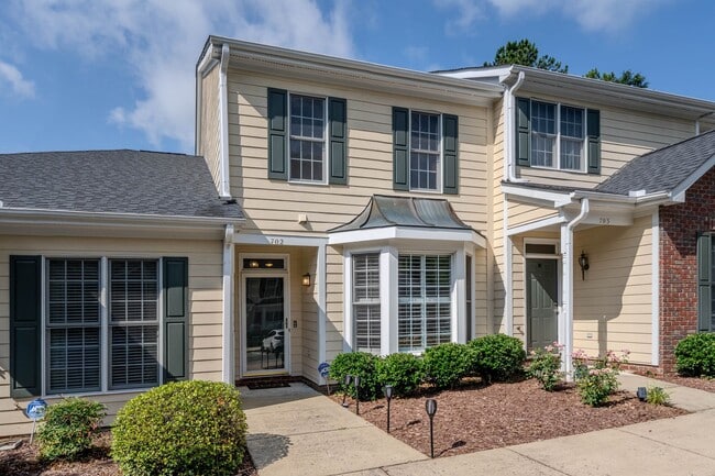 Building Photo - Fully Furnished * Utilities Included * 2 B... Rental