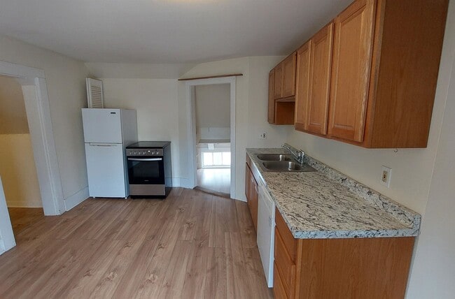 Photo - 32 S Main St Unit #7