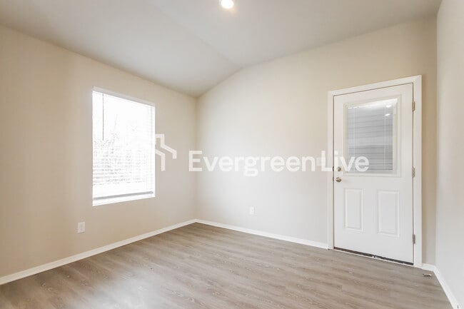 Photo - 6602 NW Kathleen St