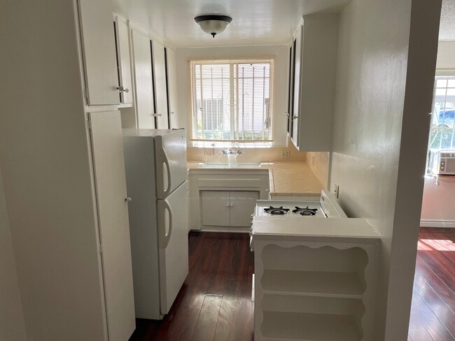 Photo - 827 N Hudson Ave