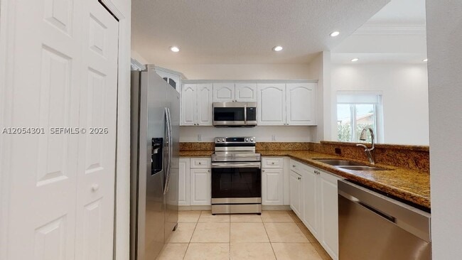 Photo - 325 SW 36th Ave