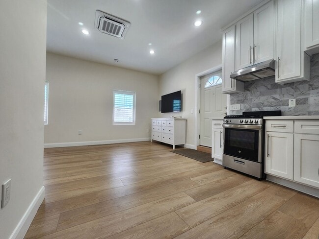 Building Photo - 10458 Brooke Ave