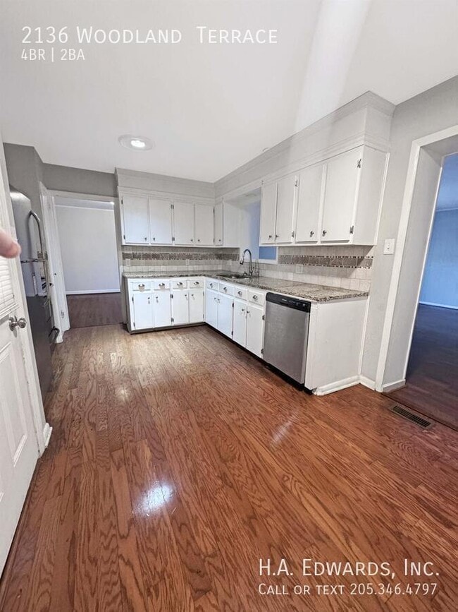 Photo - 2136 Woodland Terrace