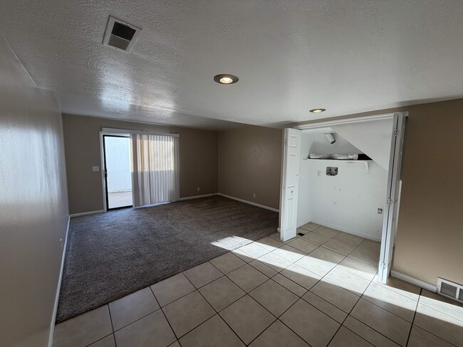 Photo - 460 E Elm St