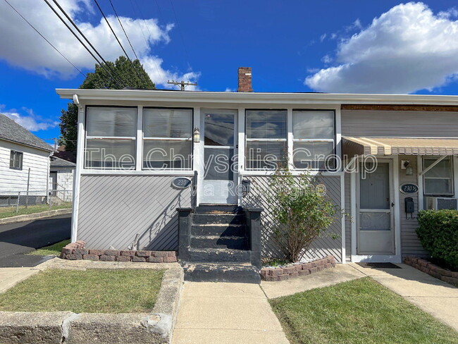 Building Photo - 230 Creve Coeur St Rental