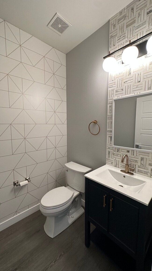 Photo - 3/2.5 Condo in Gated Complex Unit 122