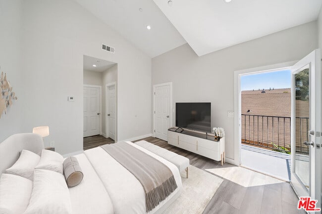 Photo - 1121 Browning Blvd