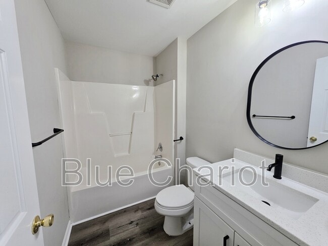 Photo - 704 Brye St