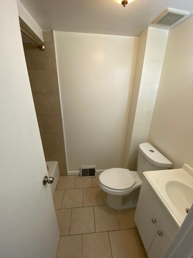 Photo - 637 Willow Way Unidad Modern 2 Bedroom