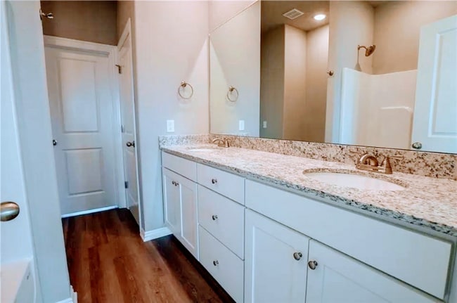 Photo - 321 Grove Ln