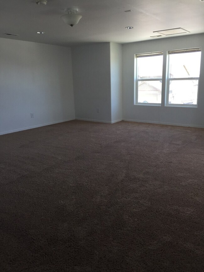 Photo - 4 Bedroom home 3 car garage fenced yard