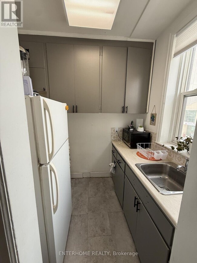 Photo - 51 Queen St E Unit 2