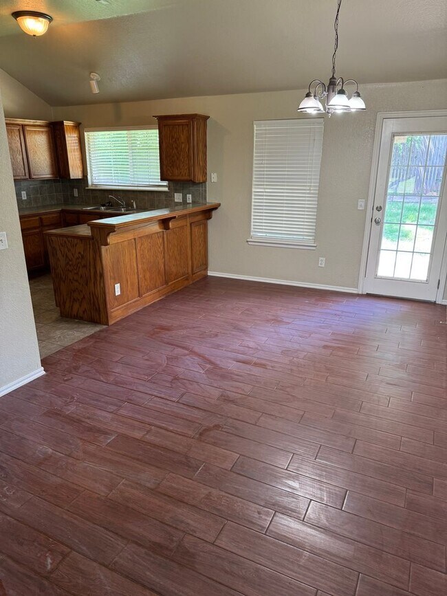 Photo - 3 bedroom 2 bath home close to campus