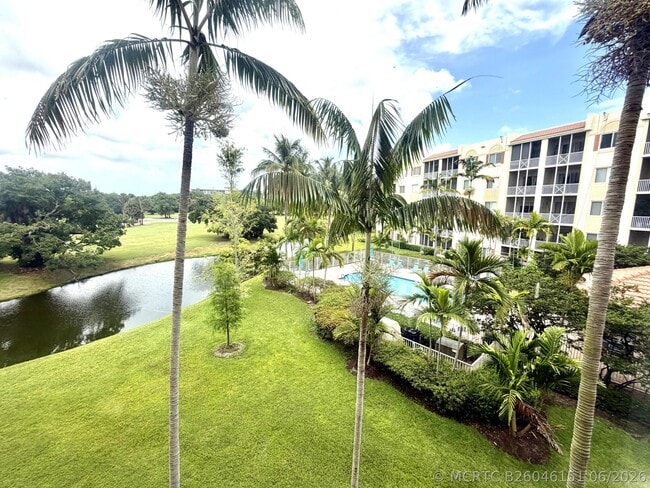 Photo - 3600 Oaks Clubhouse Dr Unit 309