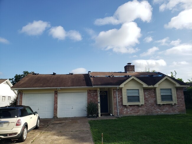 Building Photo - 13014 Maxim Dr