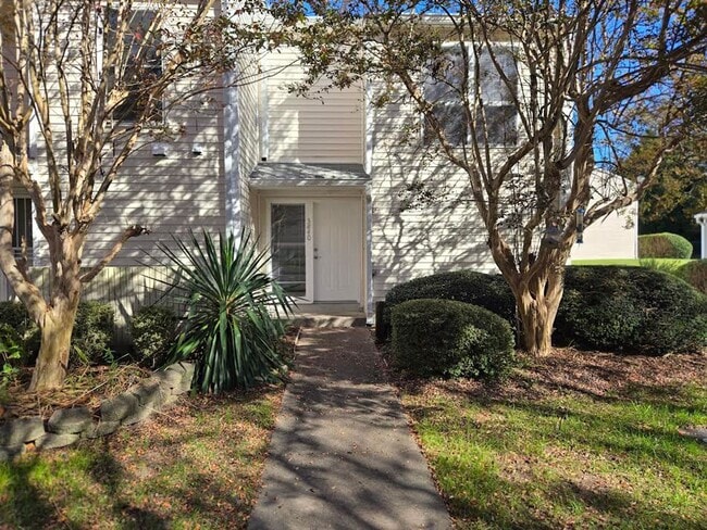 Building Photo - Wonderful 3 bedroom 1.5 bath Townhome in W...