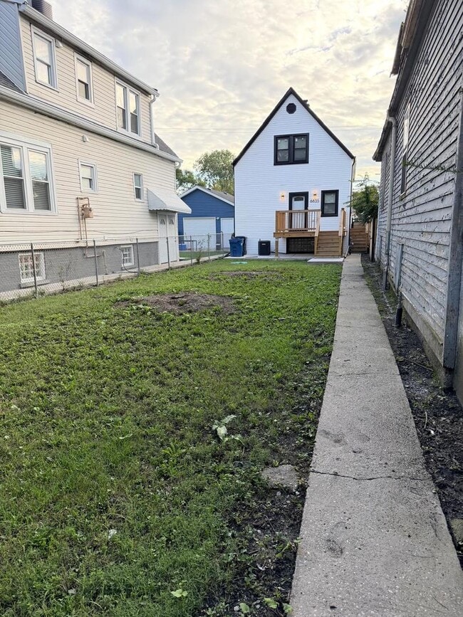 Photo - 6835 S Oakley Ave