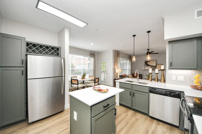 Photo - 3003 Memorial Ct
