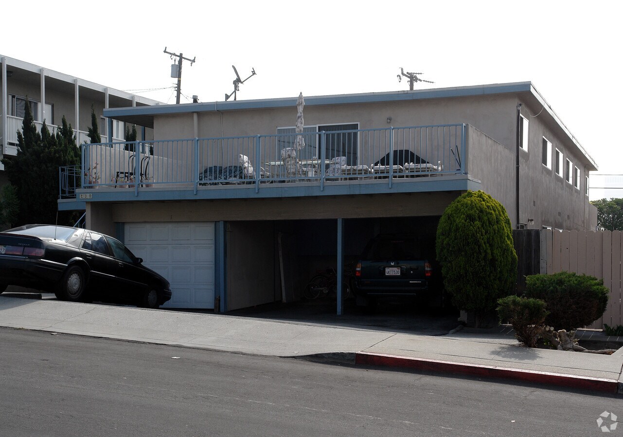 Photo - 230 Lomita St Apartments