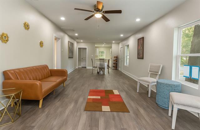 Photo - 1500 W Collin St