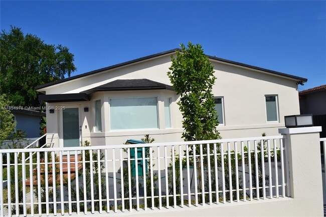 Building Photo - 621 SW 60th Ct Unit 1 Rental
