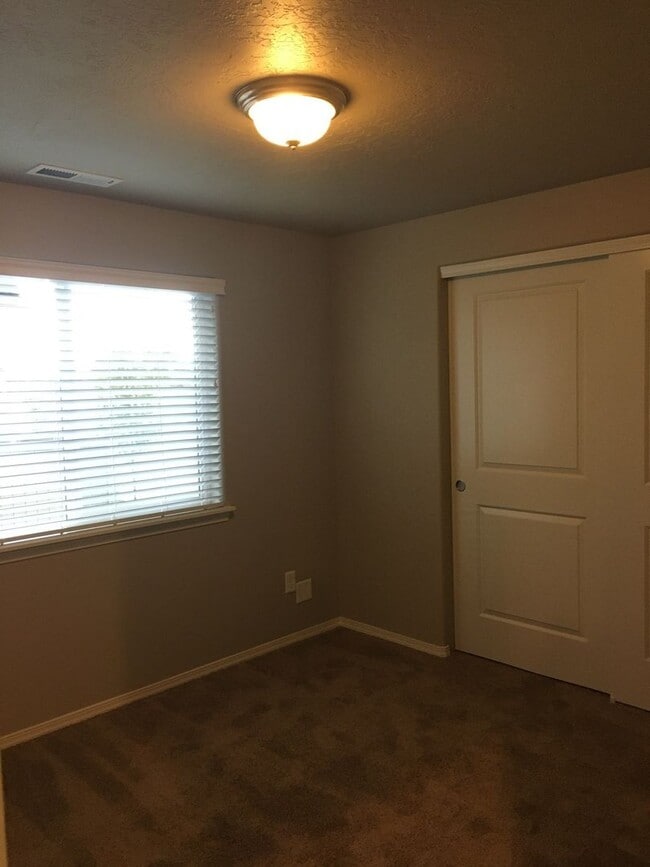 Photo - 2 Bedroom 1 Bath Cottage in SW Redmond