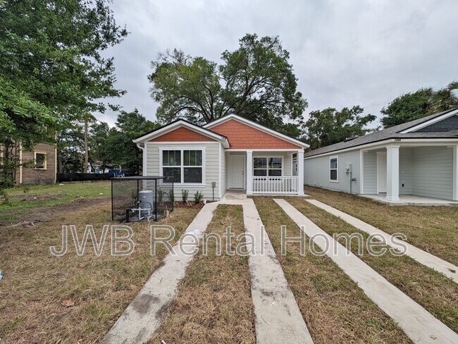 Photo - 1438 6th St W