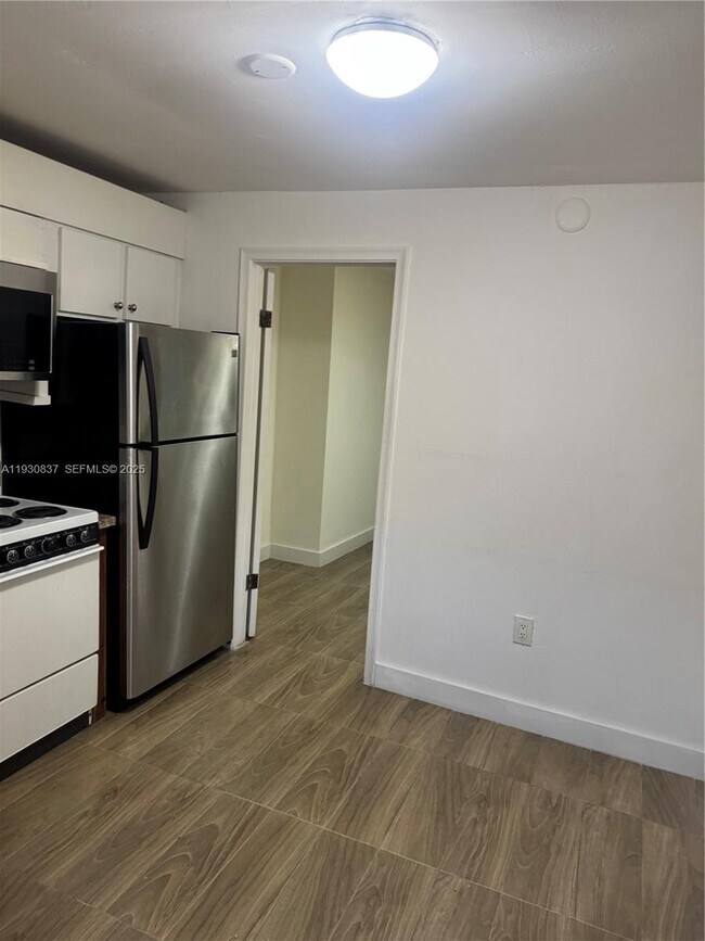 Photo - 227 SW 11th Ave Unidad B