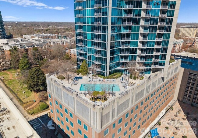 Photo - 210 N Church St Unidad 1606