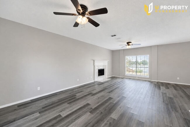 Photo - 1423 Lakeshore Dr
