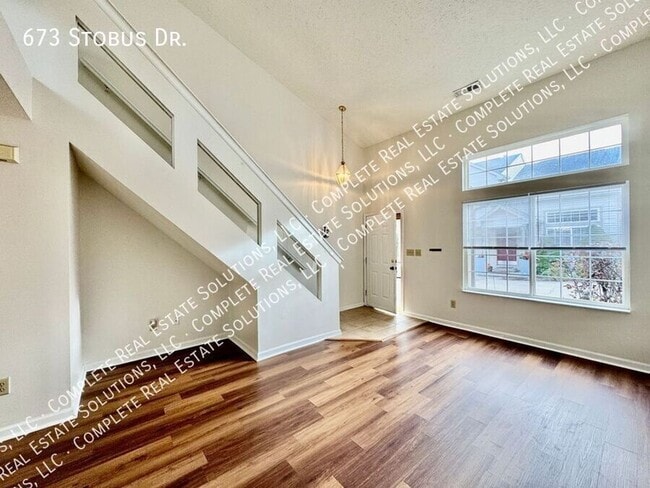 Photo - 673 Stobus Dr