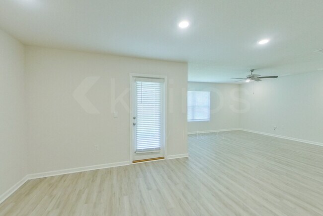 Photo - 4682 Malay Cir