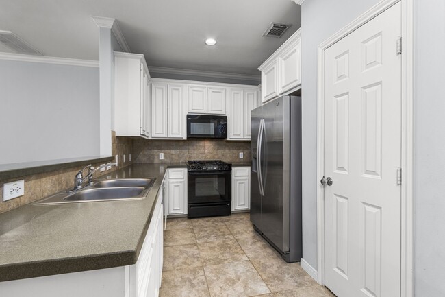 Photo - 707 W Heights Hollow Ln