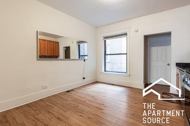 Photo - 908 W Belle Plaine Ave Unit 1